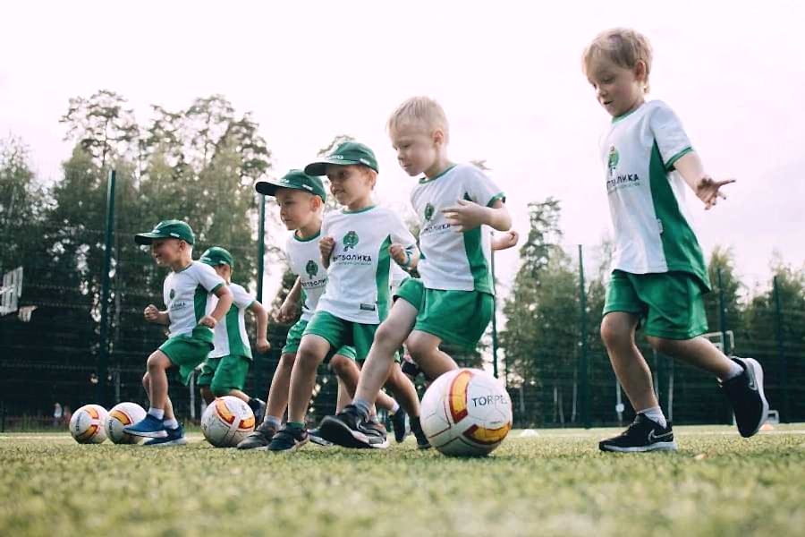 Маленькие чемпионы: футбол для детей 3-9 лет